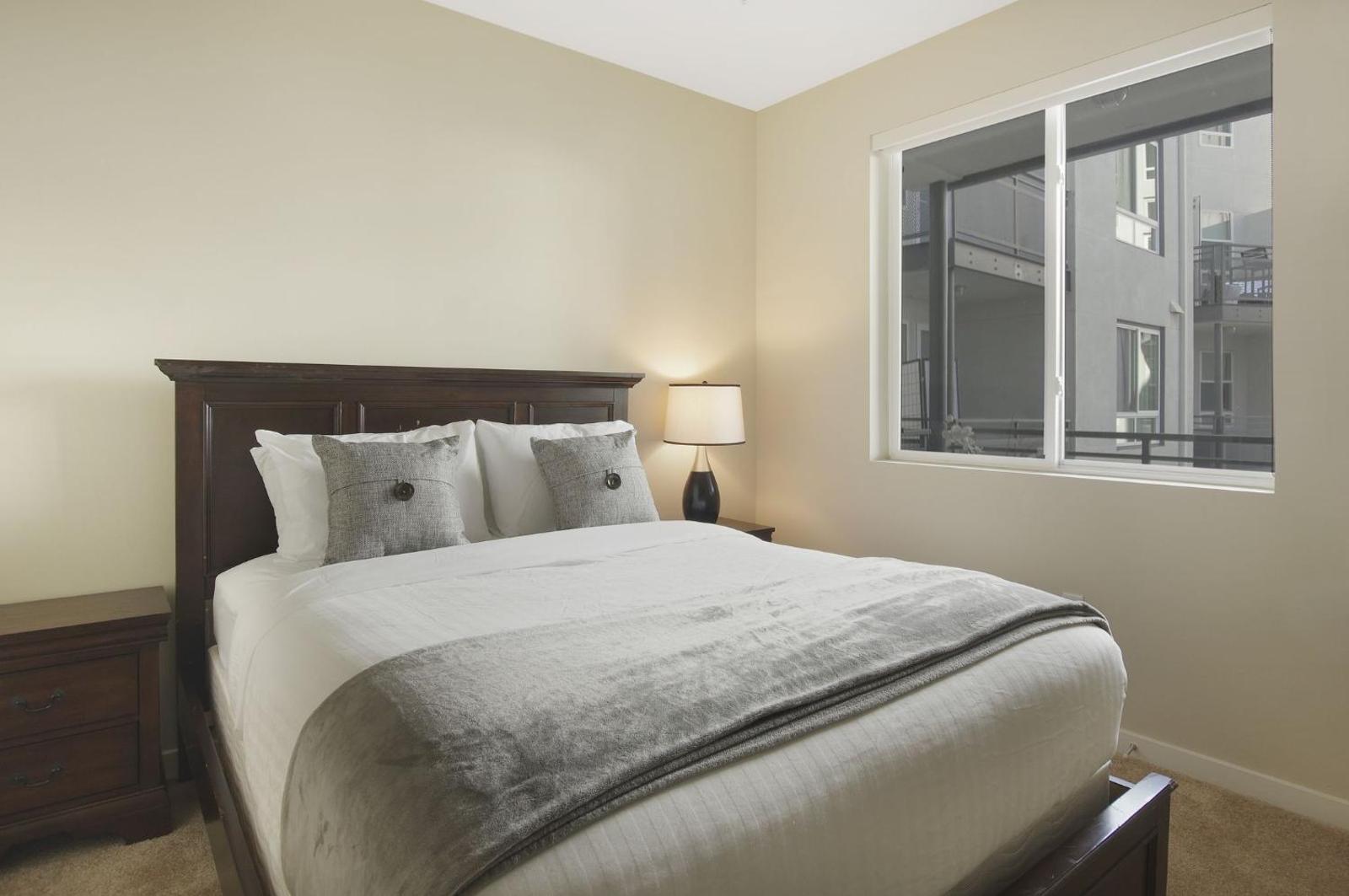 Wilshire La Brea - 1 Bedroom Main image 2